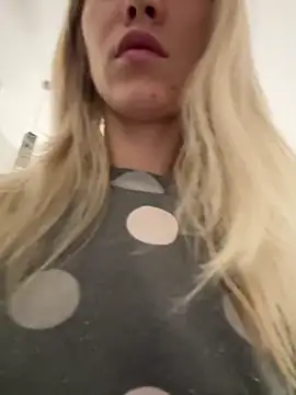 Adelina0001 online show from December 2024 04:51:01 PM