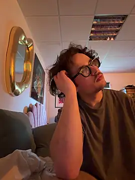 Snapshot of hardmecl chatting on March 2026 05:28:02 PM hardmecl online show from March 2026 05:28:02 PM