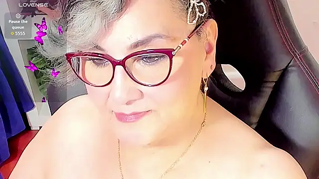 Snapshot of cataleya_mom chatting on November 2025 09:28:01 PM cataleya mom online show from November 2025 09:28:01 PM