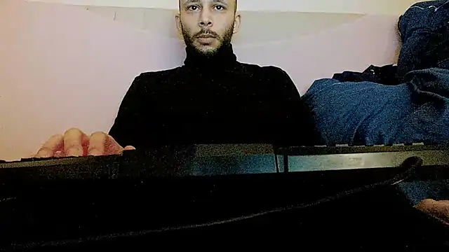 henryaxe online show from February 2025 09:43:01 PM