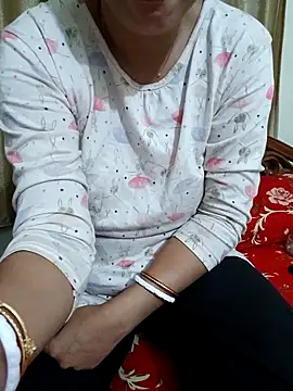 Snapshot of Priya_Boudi chatting on January 2025 08:11:02 PM Priya Boudi online show from January 2025 08:11:02 PM