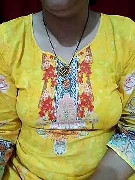 Snapshot of Priya_Boudi chatting on February 2025 04:10:02 PM Priya Boudi online show from February 2025 04:10:02 PM