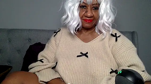 BreanaDivine online show from January 2025 05:05:02 PM