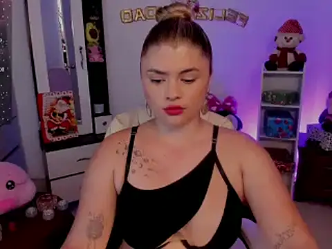 Snapshot of chloejones__ chatting on December 2024 09:43:02 PM chloejones online show from December 2024 09:43:02 PM