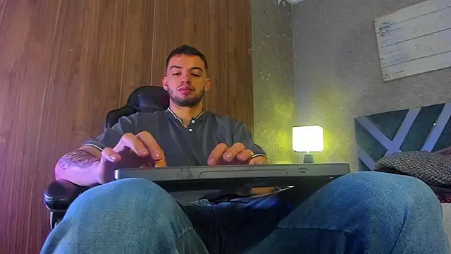 Michael magno online show from December 2024 04:40:02 PM