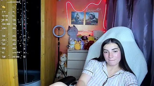 Snapshot of Fiery_Brunette_ chatting on October 2025 04:15:02 PM Fiery Brunette  online show from October 2025 04:15:02 PM