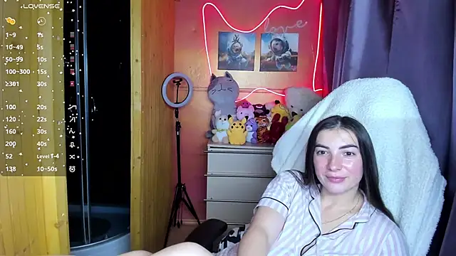 Fiery Brunette  online show from November 2025 02:17:01 PM