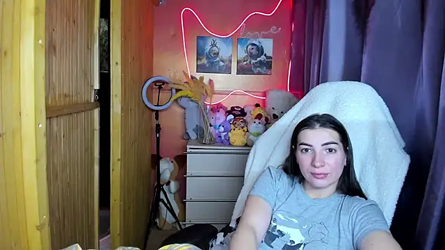 Fiery Brunette  online show from November 2025 06:22:02 PM