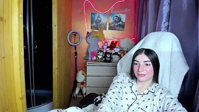 Fiery Brunette  online show from January 2026 07:45:01 AM