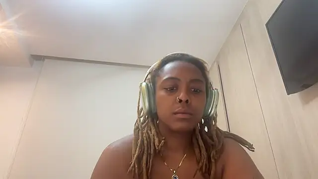 ChocolateCakeQueen online show from February 2025 06:38:01 PM