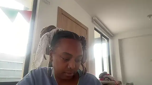 ChocolateCakeQueen online show from October 2025 06:37:01 PM