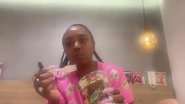Snapshot of ChocolateCakeQueen chatting on May 2026 12:28:02 AM ChocolateCakeQueen online show from May 2026 12:28:02 AM