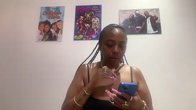 Snapshot of ChocolateCakeQueen chatting on May 2026 04:30:02 AM ChocolateCakeQueen online show from May 2026 04:30:02 AM