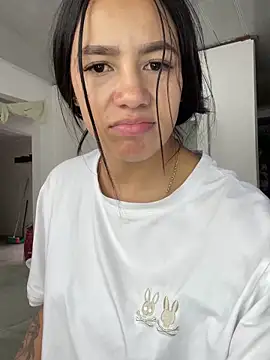 Snapshot of hannahb-e chatting on December 2025 06:45:01 PM hannahb-e online show from December 2025 06:45:01 PM