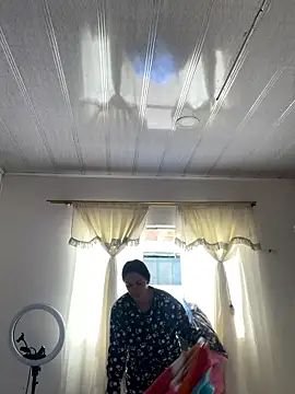 Snapshot of hannahb-e chatting on January 2026 01:16:02 PM hannahb-e online show from January 2026 01:16:02 PM