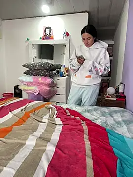 Snapshot of hannahb-e chatting on January 2026 02:44:01 PM hannahb-e online show from January 2026 02:44:01 PM