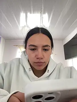 Snapshot of hannahb-e chatting on February 2026 04:01:01 PM hannahb-e online show from February 2026 04:01:01 PM