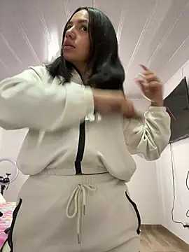 Snapshot of hannahb-e chatting on February 2026 10:03:01 PM hannahb-e online show from February 2026 10:03:01 PM