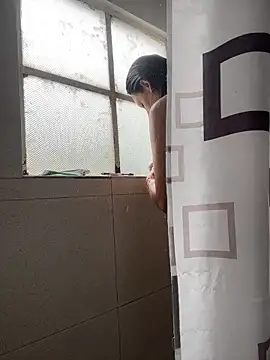 Snapshot of hannahb-e chatting on February 2026 06:12:01 PM hannahb-e online show from February 2026 06:12:01 PM