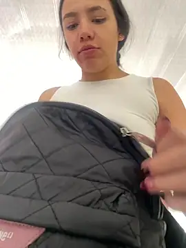 Snapshot of hannahb-e chatting on February 2026 06:37:01 PM hannahb-e online show from February 2026 06:37:01 PM