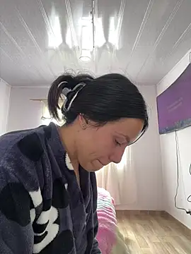 Snapshot of hannahb-e chatting on February 2026 02:40:02 PM hannahb-e online show from February 2026 02:40:02 PM