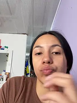 hannahb-e online show from April 2026 07:40:01 PM