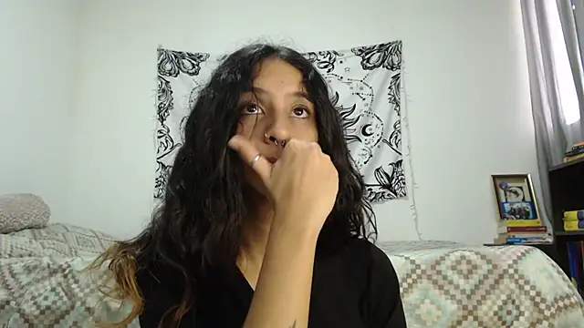 Snapshot of AlinaWoolf_ chatting on December 2024 06:05:02 PM AlinaWoolf  online show from December 2024 06:05:02 PM