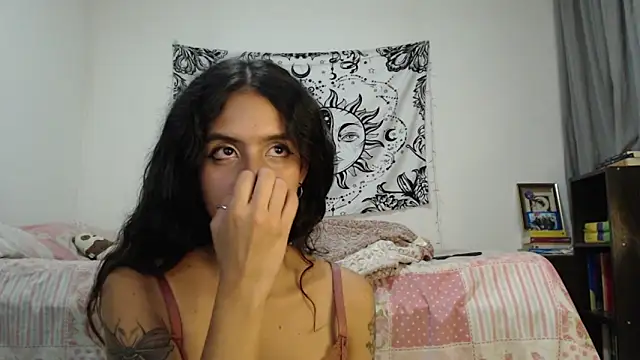 Snapshot of AlinaWoolf_ chatting on January 2025 08:43:02 AM AlinaWoolf  online show from January 2025 08:43:02 AM