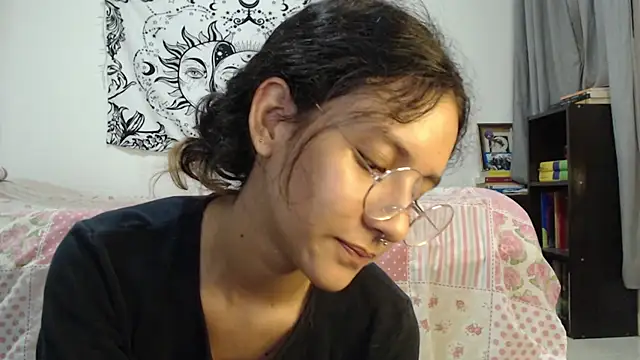 Snapshot of AlinaWoolf_ chatting on January 2025 03:41:01 AM AlinaWoolf  online show from January 2025 03:41:01 AM