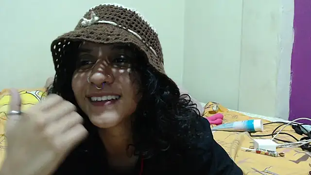 Snapshot of AlinaWoolf_ chatting on June 2026 05:12:01 AM AlinaWoolf online show from June 2026 05:12:01 AM