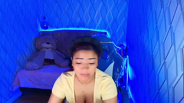 NicolleTaylor online show from November 2025 12:52:02 AM