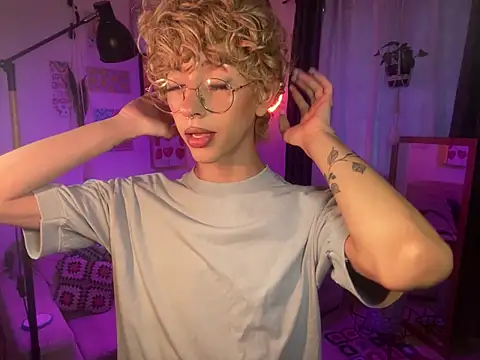 lyamthommpson online show from March 2026 06:55:01 PM