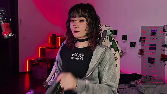 deadlysweet online show from September 2025 02:05:01 AM