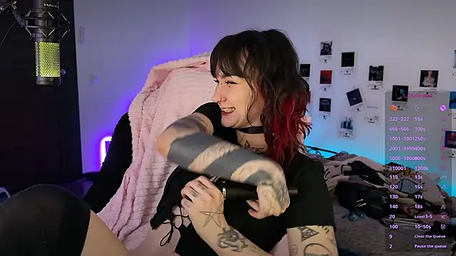 deadlysweet online show from February 2026 02:40:01 AM