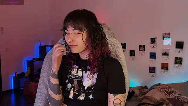 deadlysweet online show from April 2026 05:55:01 PM