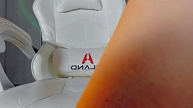 Snapshot of ice_pixie chatting on February 2026 05:13:02 PM ice pixie online show from February 2026 05:13:02 PM