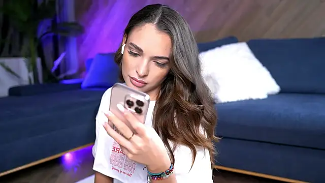 EsmeAinsley online show from November 2025 01:15:01 AM