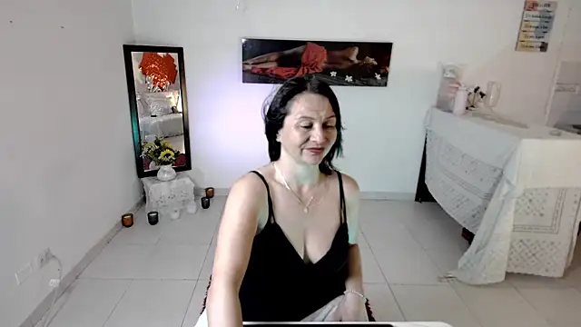 lollita 23  online show from June 2026 07:05:01 PM