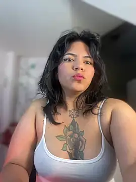 Snapshot of JulianaCastillo chatting on January 2025 04:06:02 AM JulianaCastillo online show from January 2025 04:06:02 AM