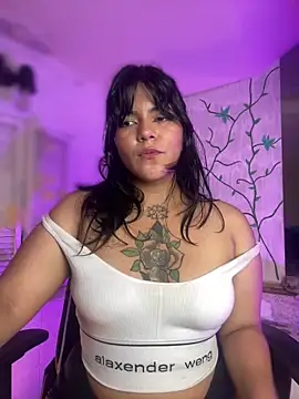 Snapshot of JulianaCastillo chatting on January 2025 02:06:01 PM JulianaCastillo online show from January 2025 02:06:01 PM