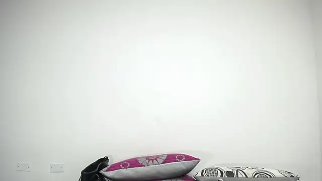 Snapshot of CrushOnMe_ chatting on May 2026 01:56:01 AM CrushOnMe online show from May 2026 01:56:01 AM