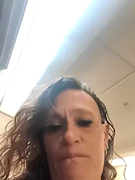 renegade vyxxen online show from April 2026 12:10:01 PM