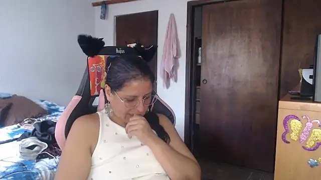 Snapshot of LucifernandaSw chatting on June 2026 09:24:01 PM LucifernandaSw online show from June 2026 09:24:01 PM