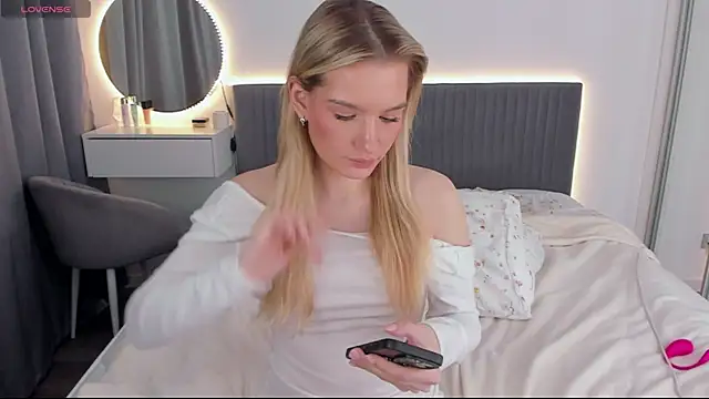 CassieRayss online show from February 2025 12:04:02 AM