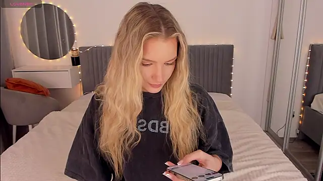 CassieRayss online show from April 2026 11:44:01 AM