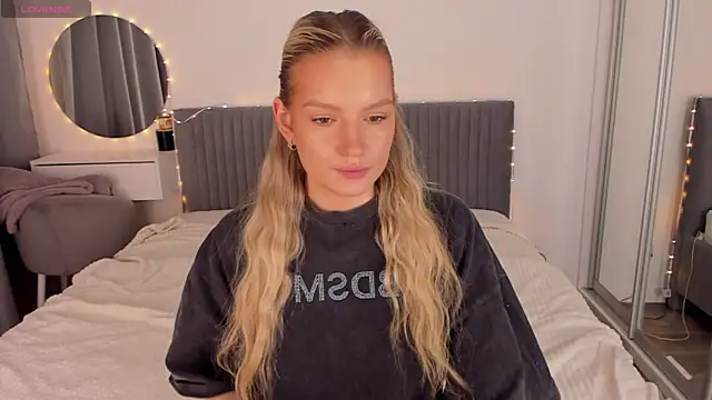 CassieRayss online show from April 2026 03:38:01 PM