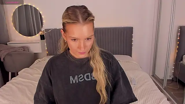 CassieRayss online show from April 2026 07:29:02 PM