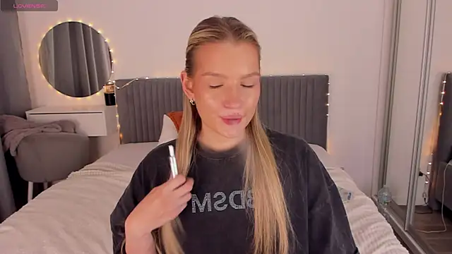 CassieRayss online show from April 2026 01:52:02 PM