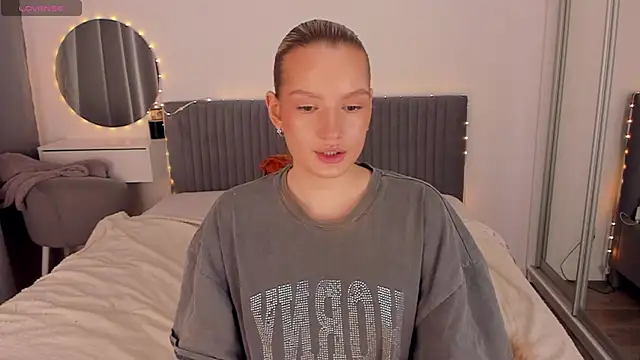 CassieRayss online show from April 2026 02:22:02 PM