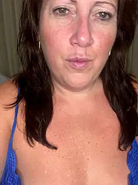 Snapshot of xsexycurvymilf chatting on December 2024 03:14:01 PM xsexycurvymilf online show from December 2024 03:14:01 PM